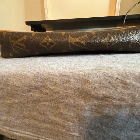 Authentic Vintage Louis Vuitton Monogram Marly Dragonne Clutch – Good Condition - Picture 7 of 15